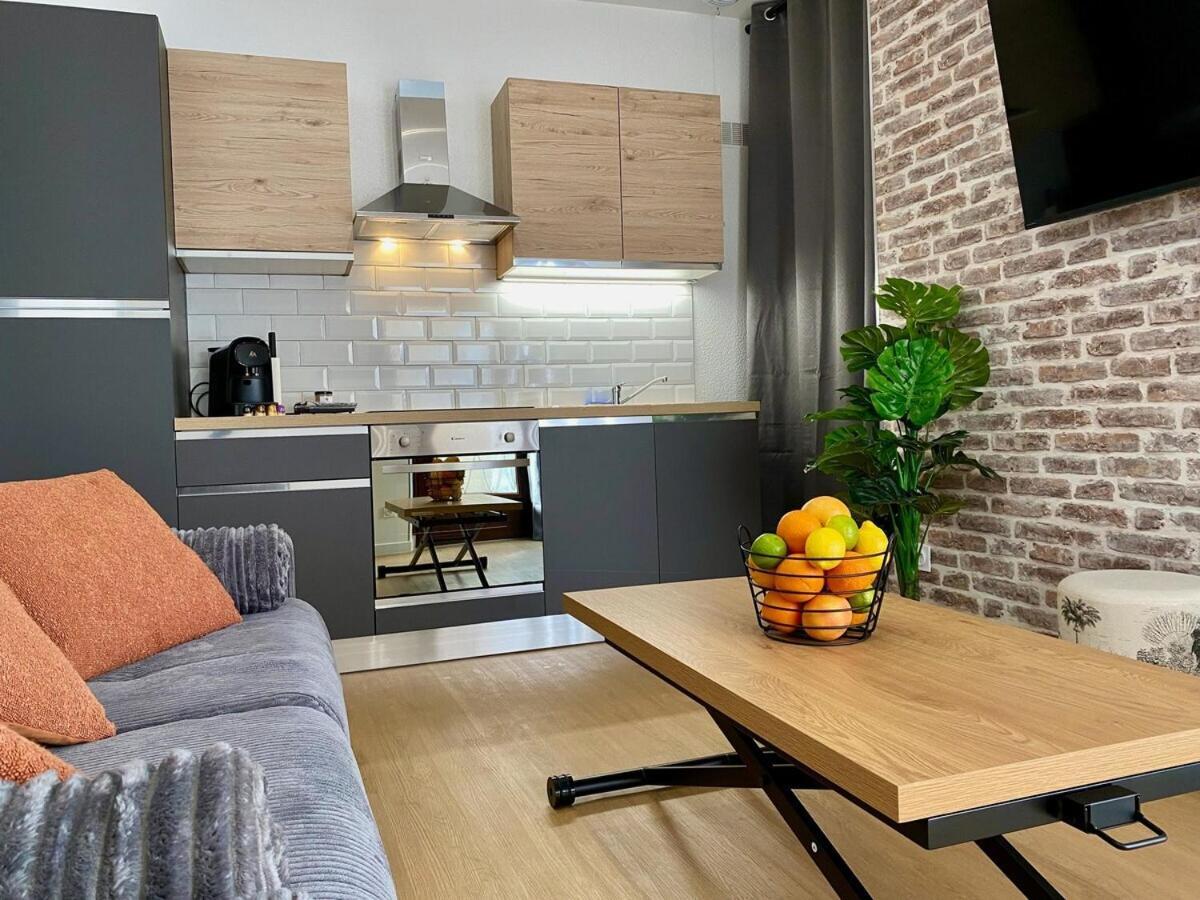 Les Logis D'Esmeralda-Des Appartements Au Charme Intemporel Romorantin-Lanthenay Exterior photo